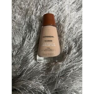 Covergirl Clean Liquid Foundation 130 Classic Beige 30ml 1 fl oz